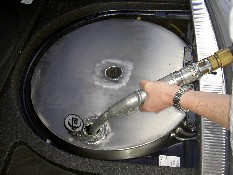 Pflanzen�ltank von Audi A6, Betankung an der Poel-Tankstelle Oderding